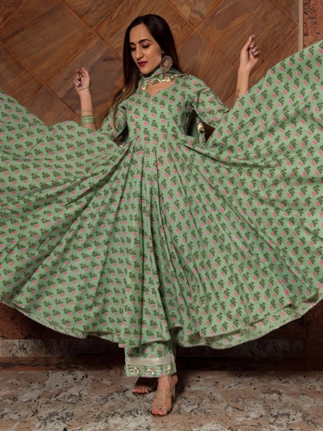 

Pomcha Women Green Floral Printed Kurta with Palazzos & With Dupatta