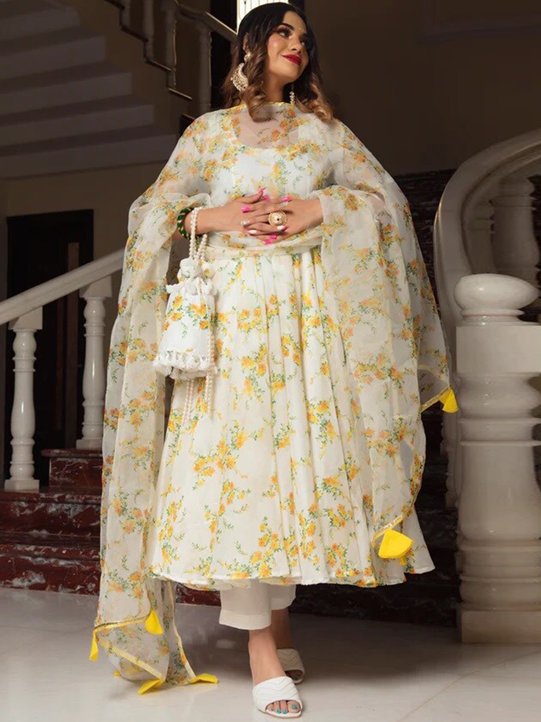 

Pomcha Women White Floral Printed Kurta with Trousers & With Dupatta