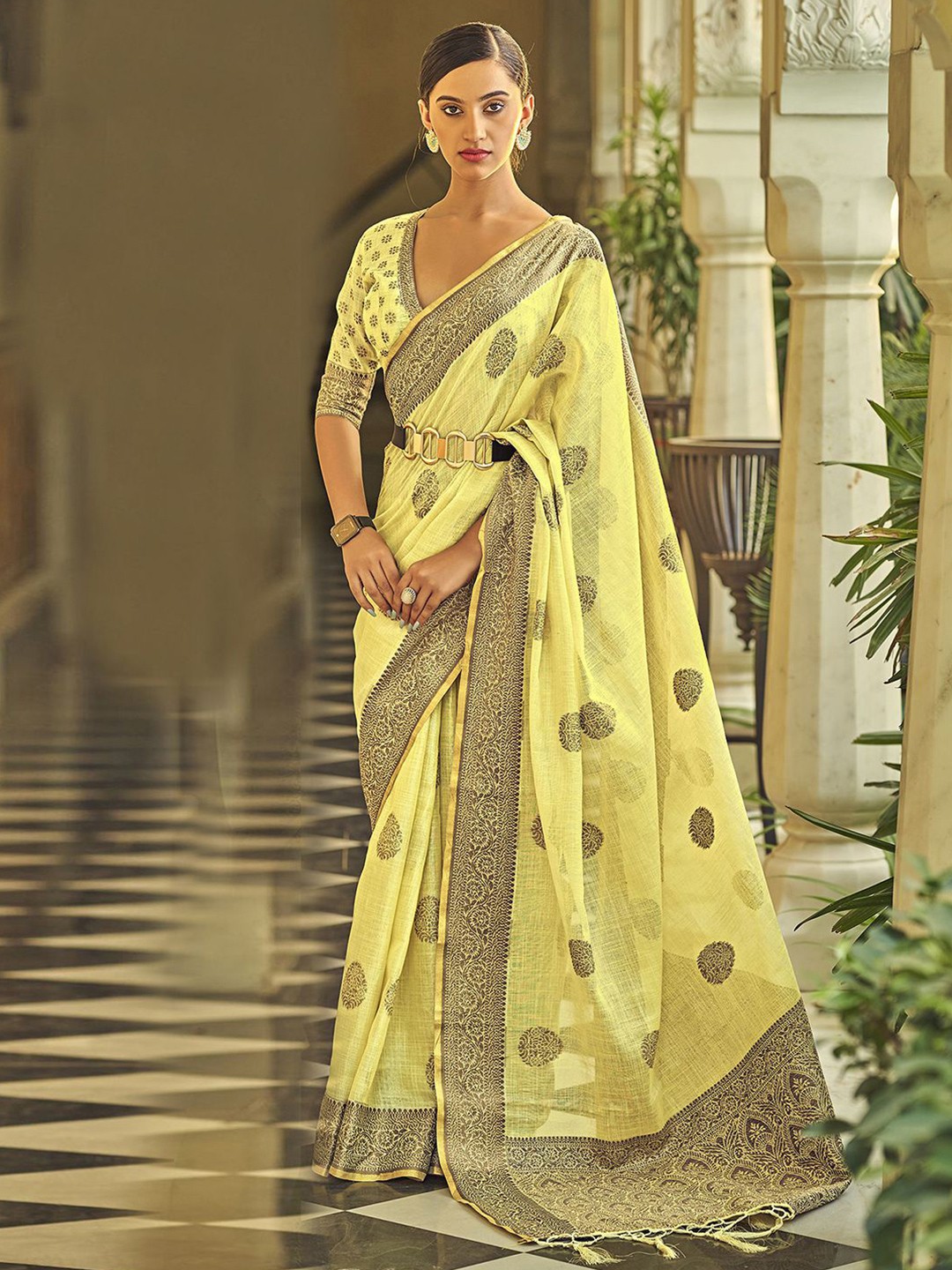

Satrani Floral Motif Woven Design Saree, Yellow
