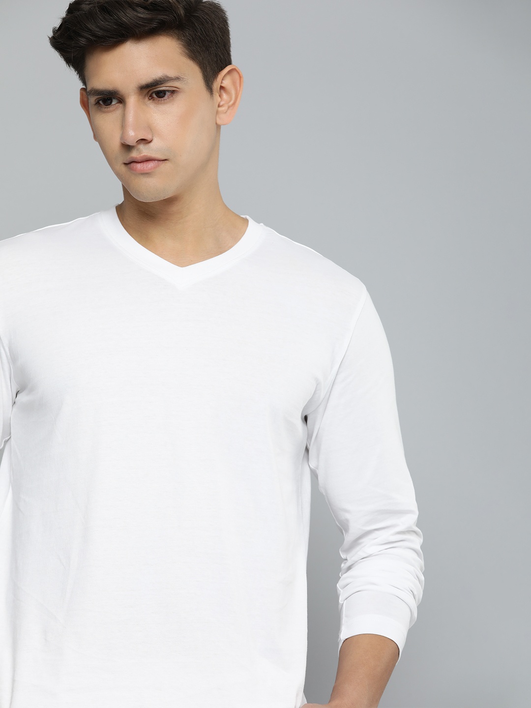 

ether Men Solid V-Neck T-shirt, White