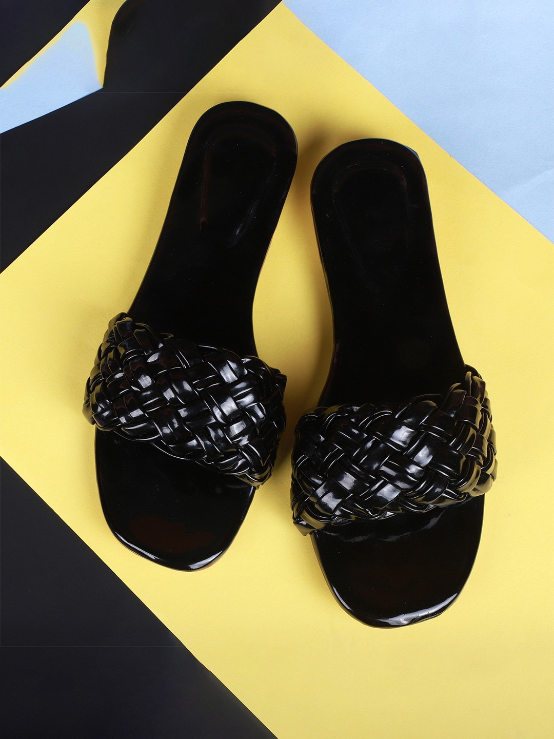 

FABBMATE Women Woven Design Open Toe Flats, Black