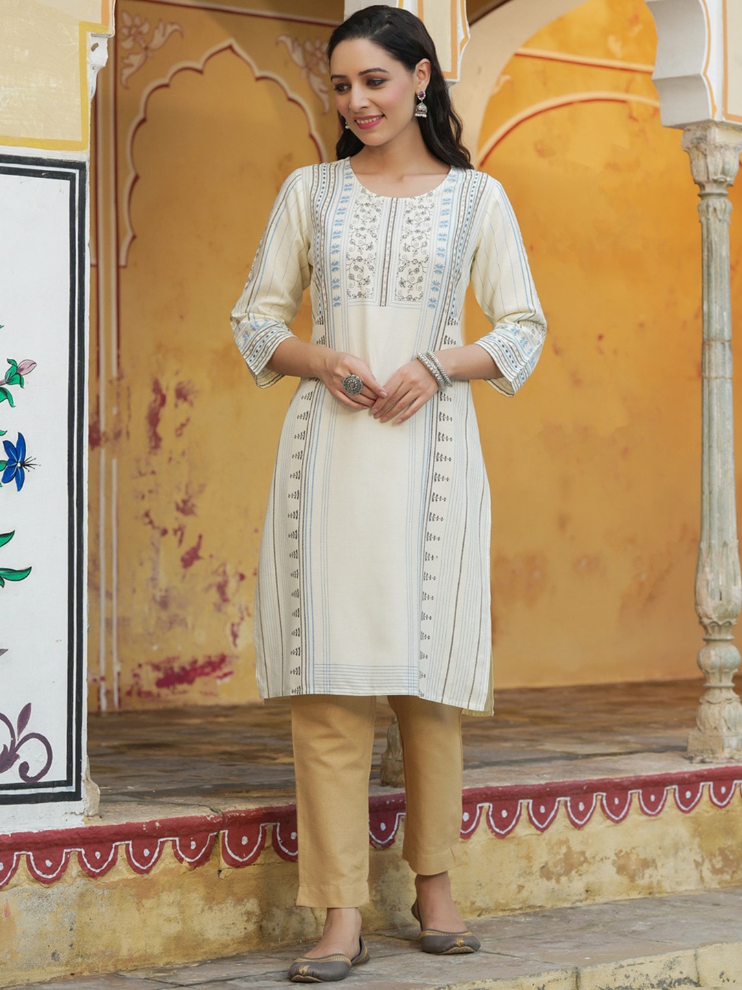 

Juniper Ethnic Motifs Printed Straight Kurta, Off white