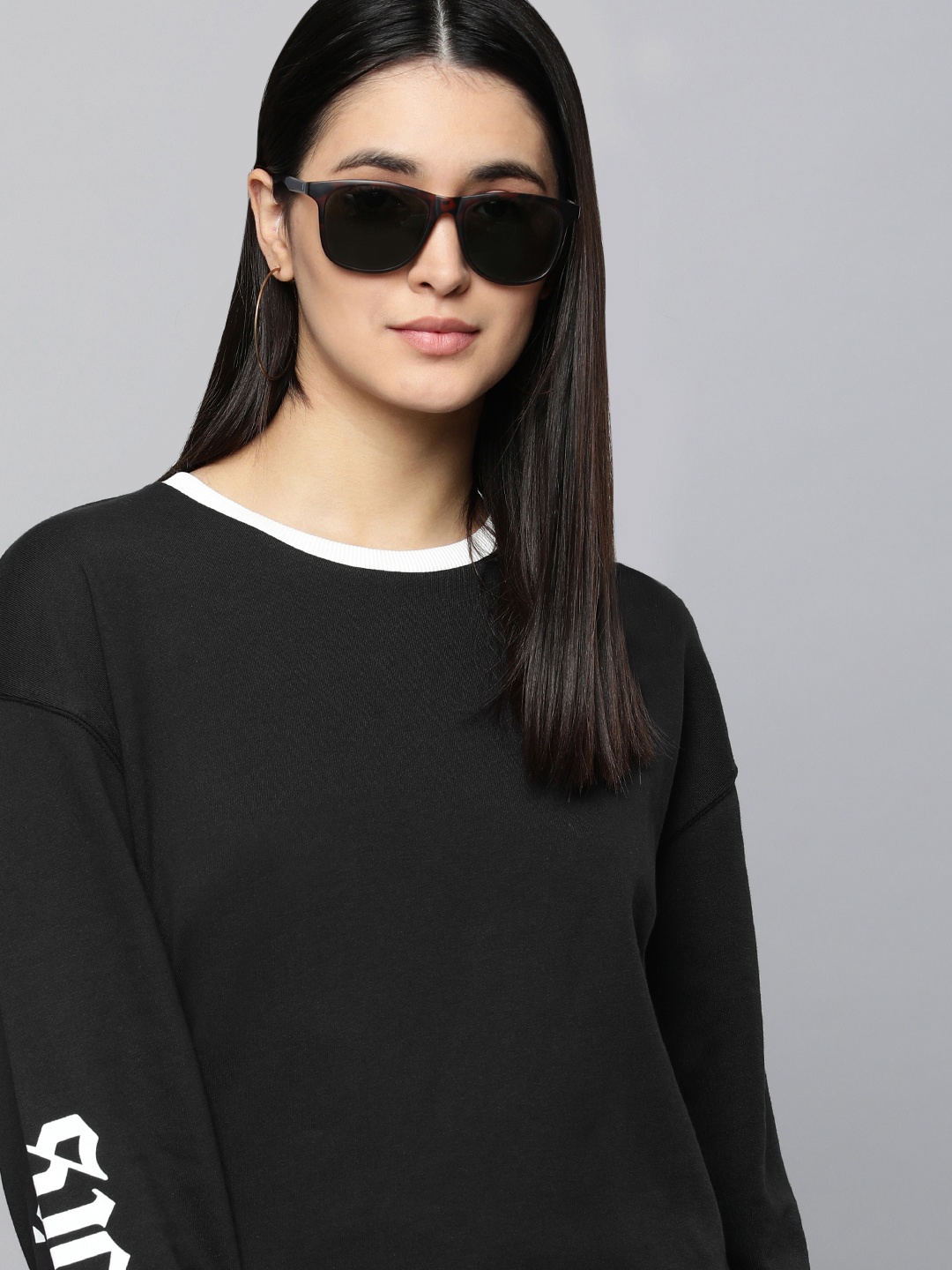 

Levis Round Neck Drop-Shoulder Sleeves Pure Cotton Ribbed Sweatshirt, Black