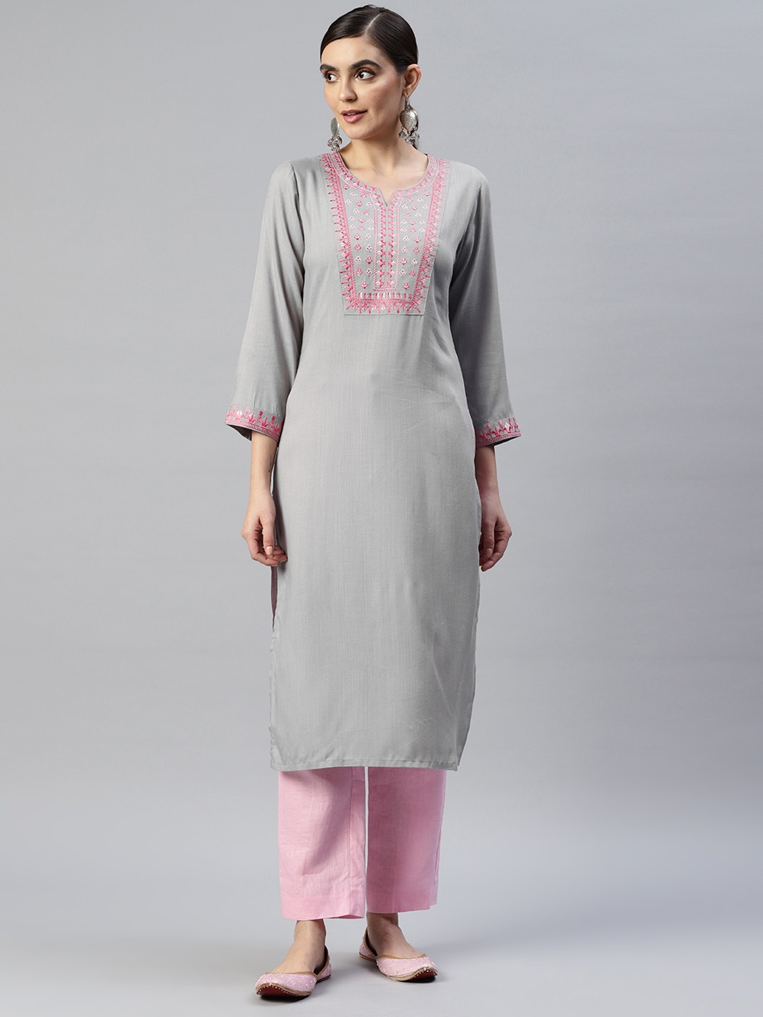 

Popnetic Ethnic Motifs Yoke Design Thread Work Kurta, Grey