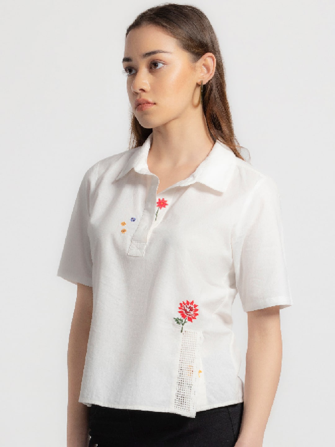 

SHAYE Shirt Collar Side Slit Floral Embroidered Cotton Top, White