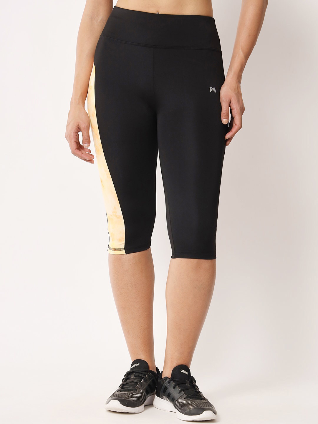 

MUSCLE TORQUE Women High-Rise Colourblocked Capris, Black