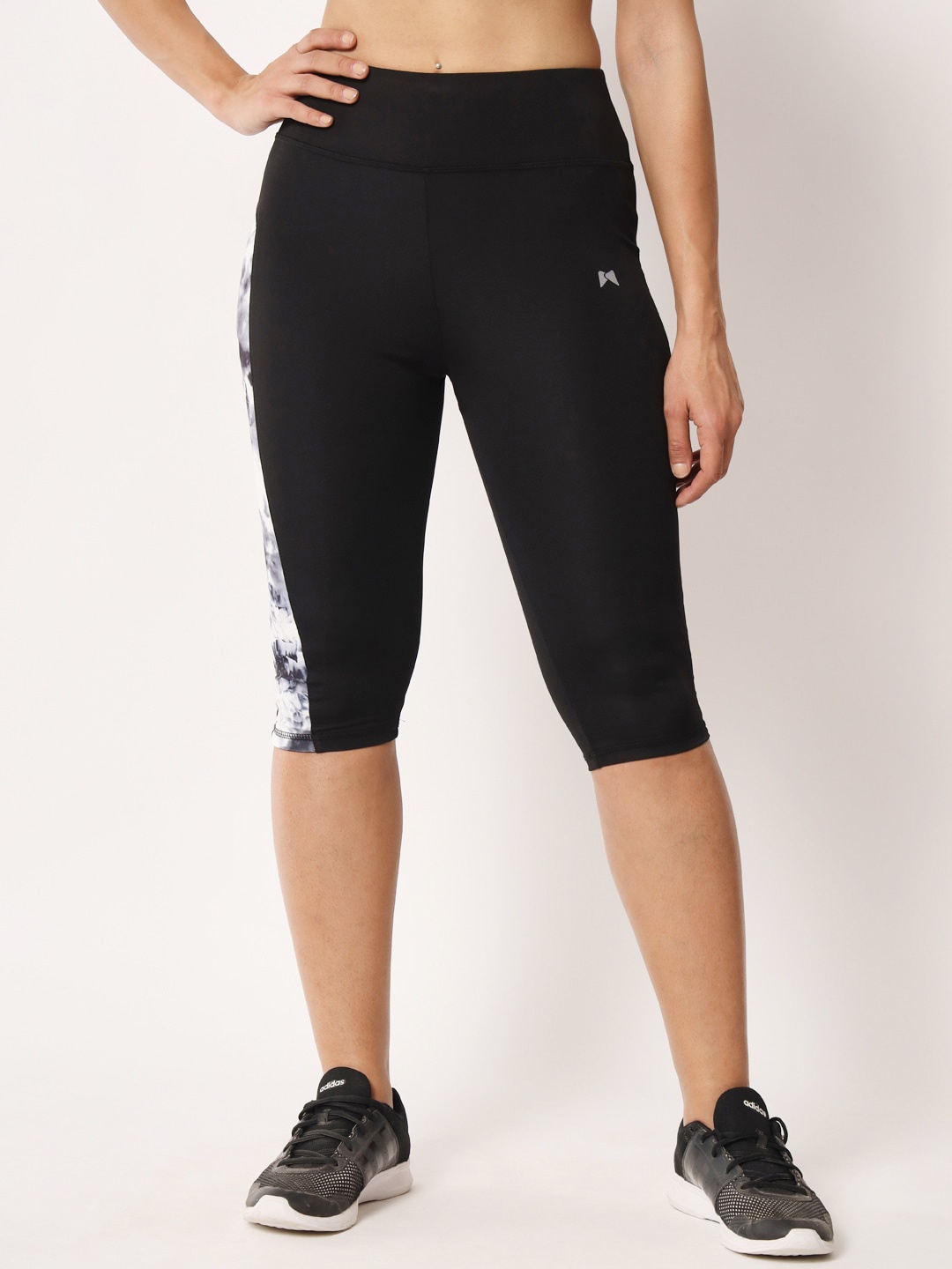 

MUSCLE TORQUE Women High-Rise Colourblocked Capris, Black