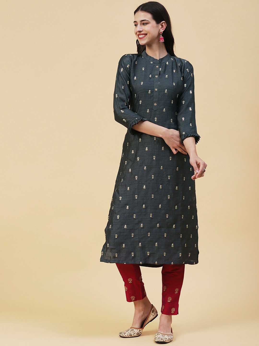 

FASHOR Floral Embroidered Sequins Kurta, Charcoal