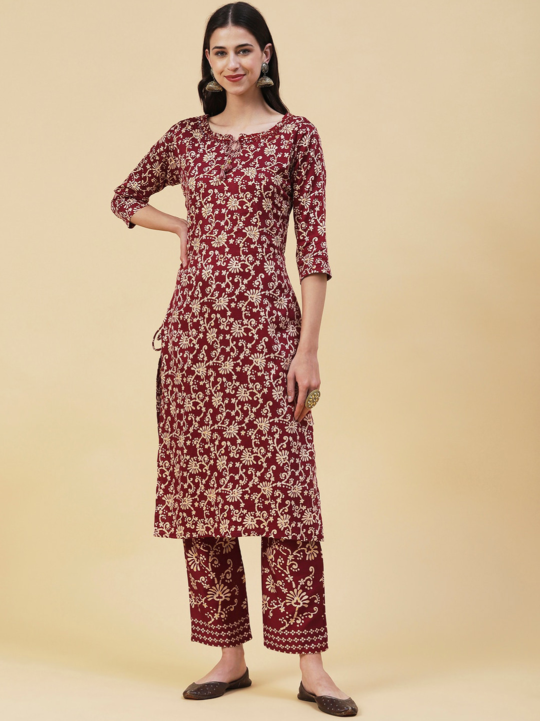 

FASHOR Floral Printed Tie-Up Neck Kurta with Trousers, Maroon