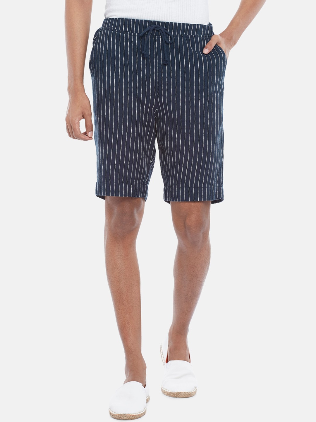 

7 Alt by Pantaloons Men Striped Mid Rise Cotton Slim Fit Shorts, Navy blue
