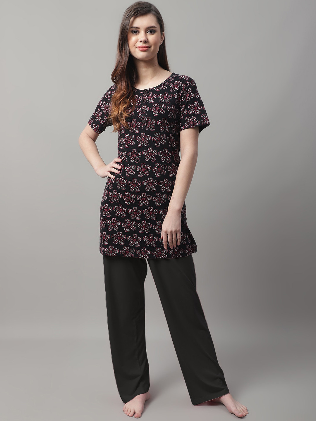 

Kanvin Floral Printed Night Suit, Black