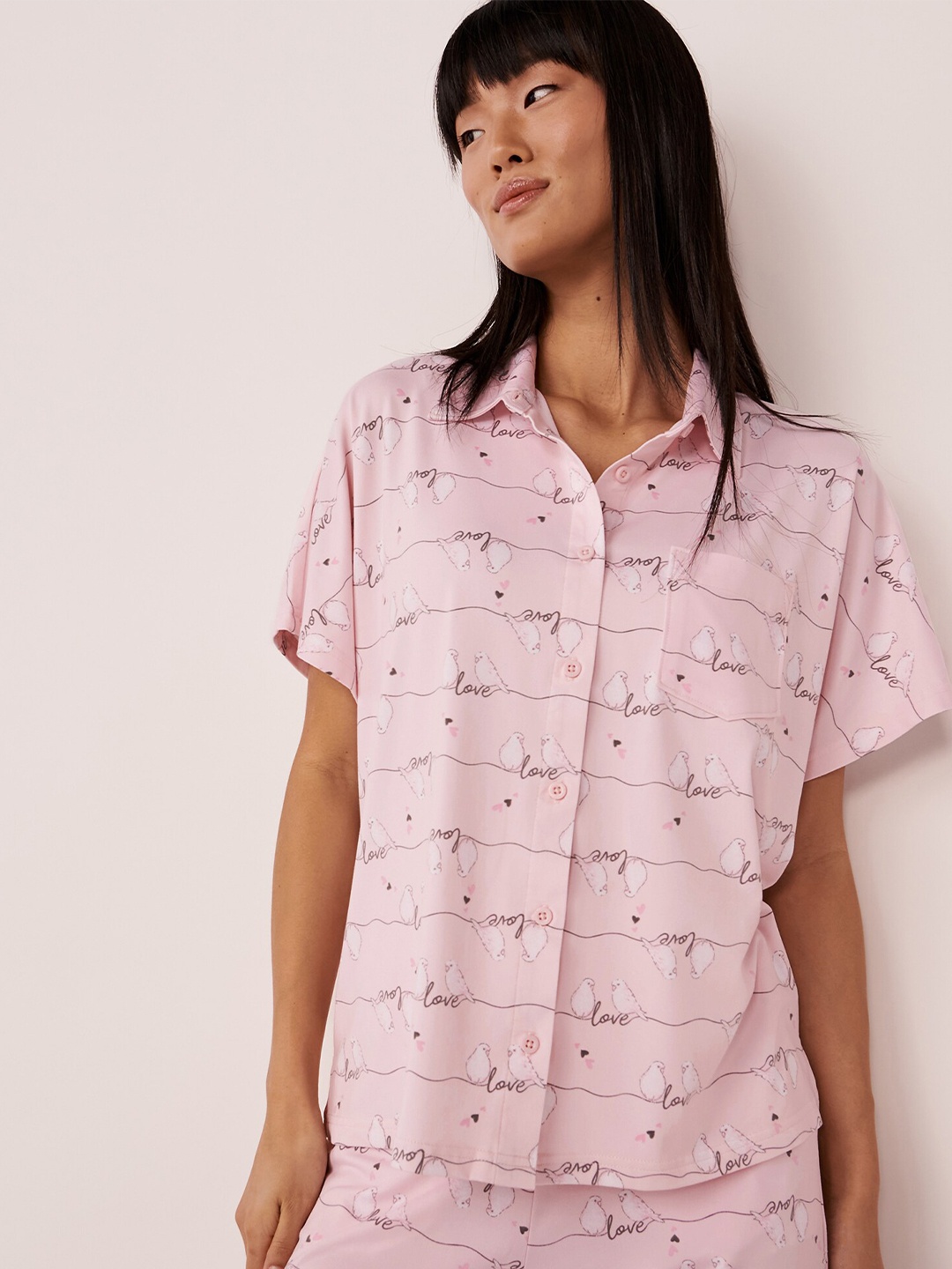 

La Vie en Rose Typography Printed Regular Fit Casual Shirt, Pink