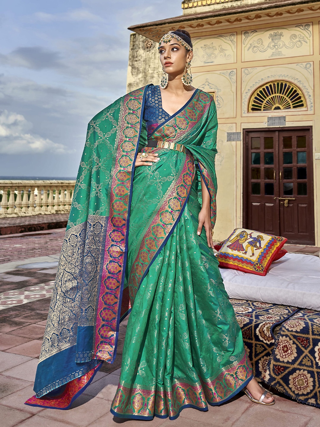 

elora Ethnic Motifs Printed Zari Patola Saree, Green