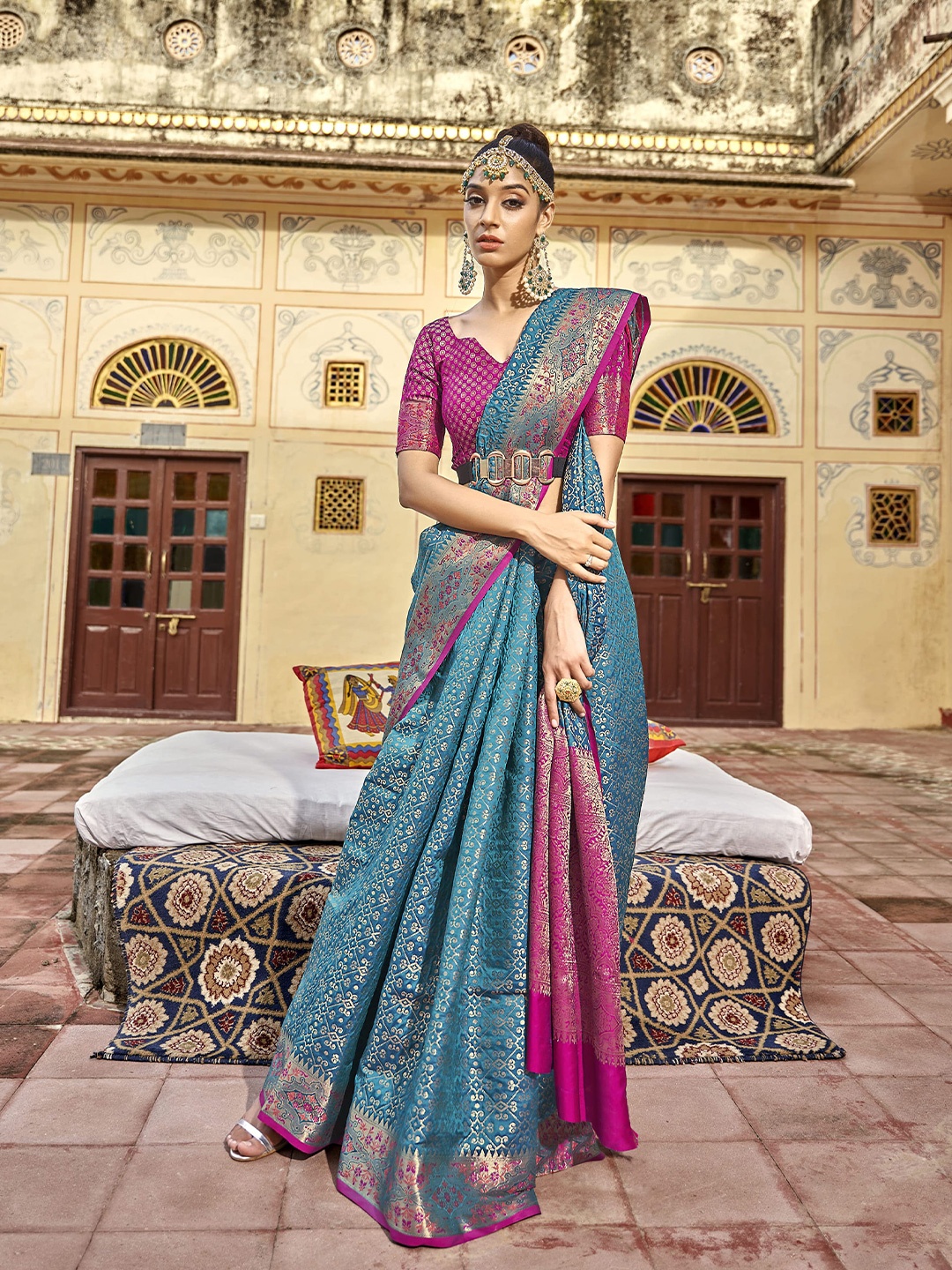 

elora Ethnic Motif Woven Design Zari Patola Saree, Blue