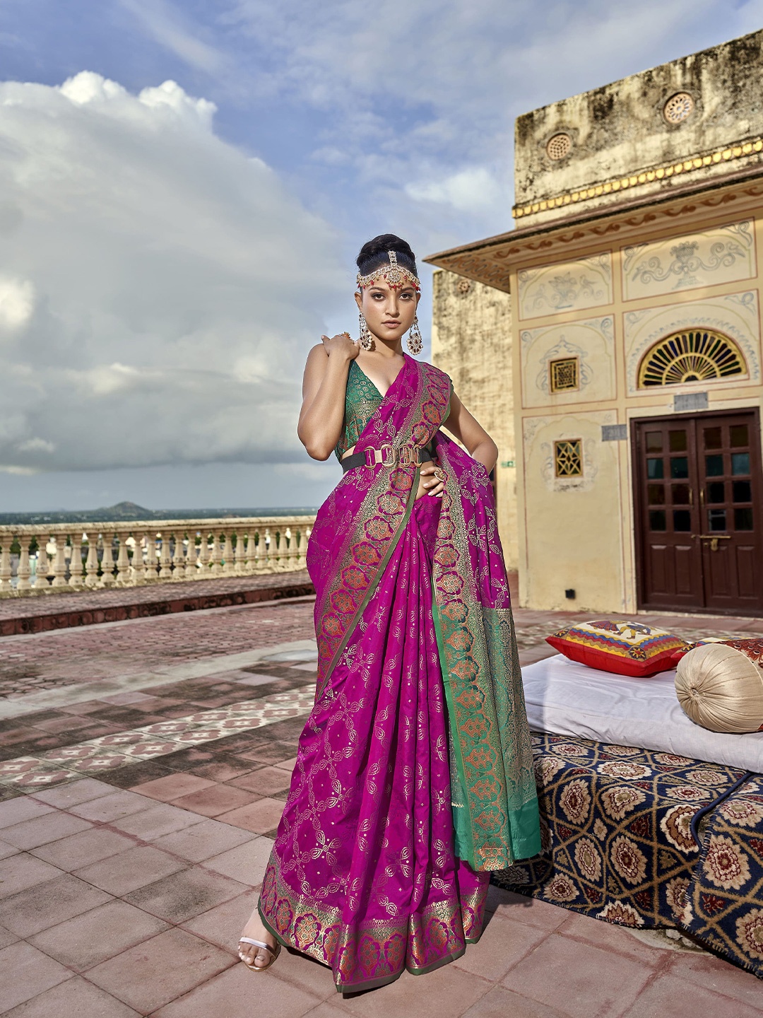 

elora Ethnic Motif Woven Design Zari Patola Saree, Magenta