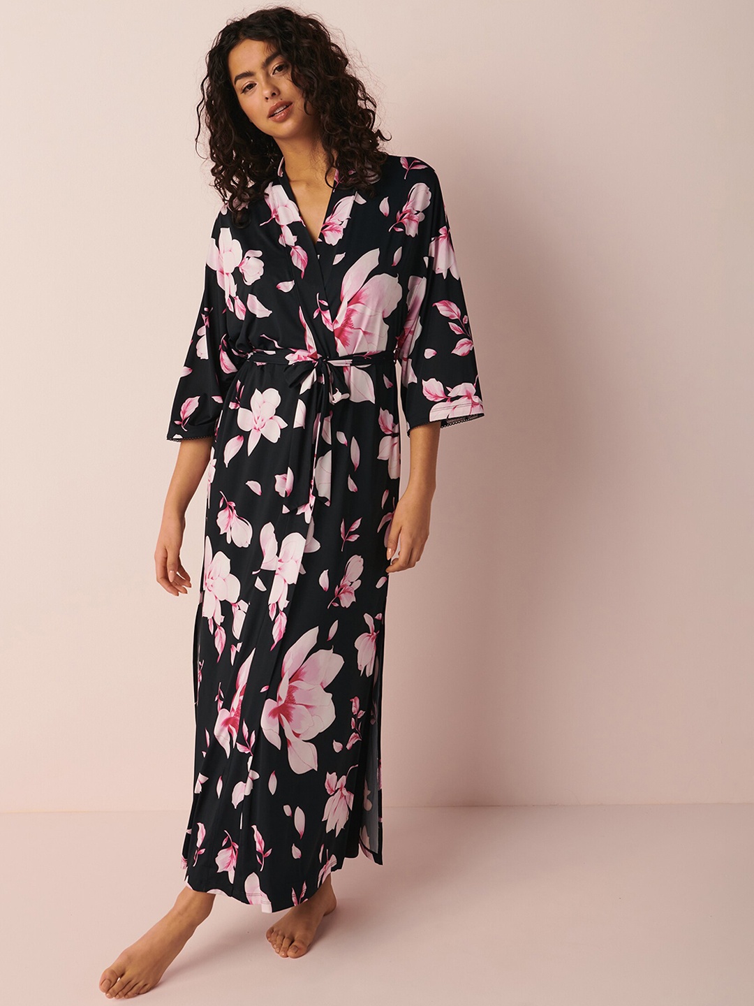 

La Vie en Rose Printed Kimono Robe, Black
