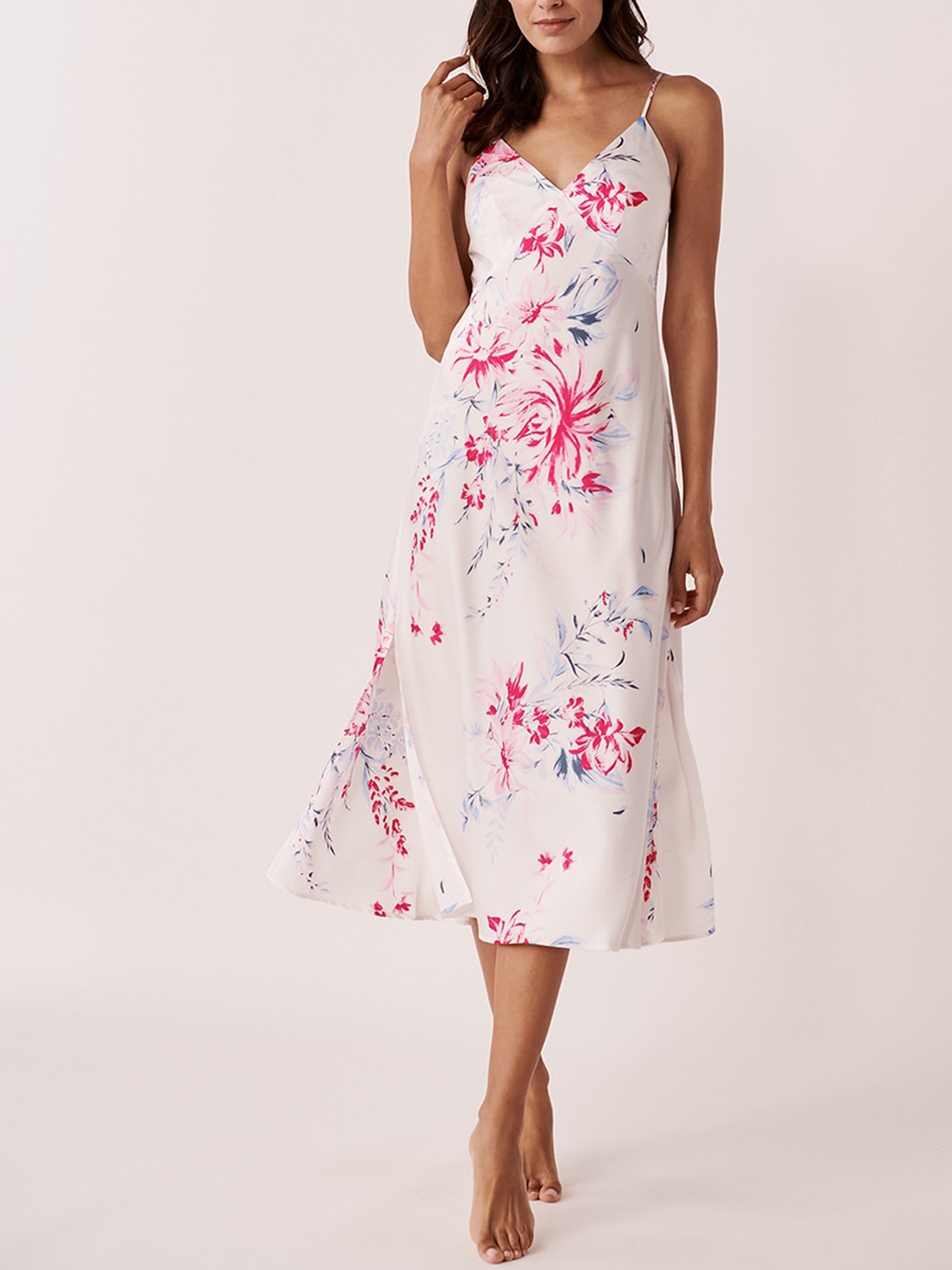 

La Vie en Rose Floral Printed Nightdress, White