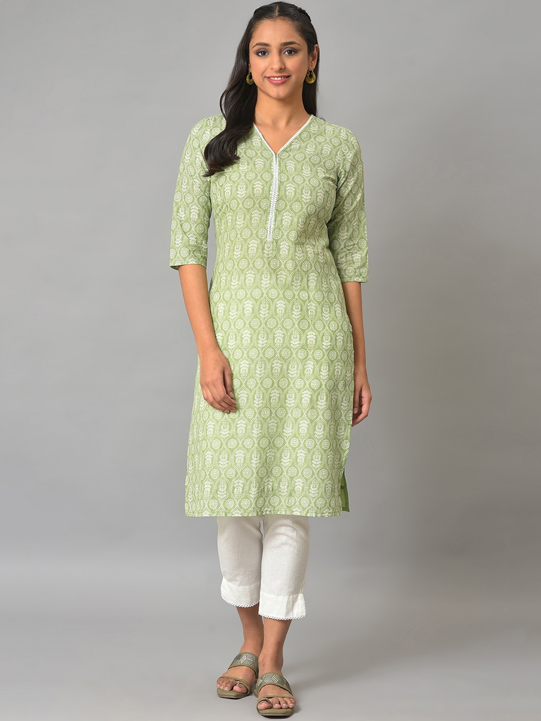 

AURELIA Ethnic Printed V-Neck Straight Pure Cotton Kurta, Green