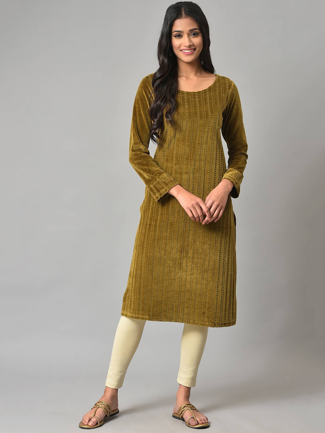 

AURELIA Geometric Embroidered Straight Kurta, Green
