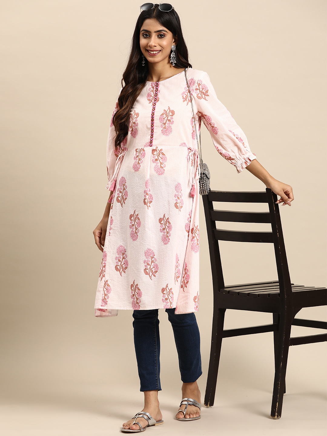 

Sangria Ethnic Motifs Printed Mirror Work Kurta, Pink