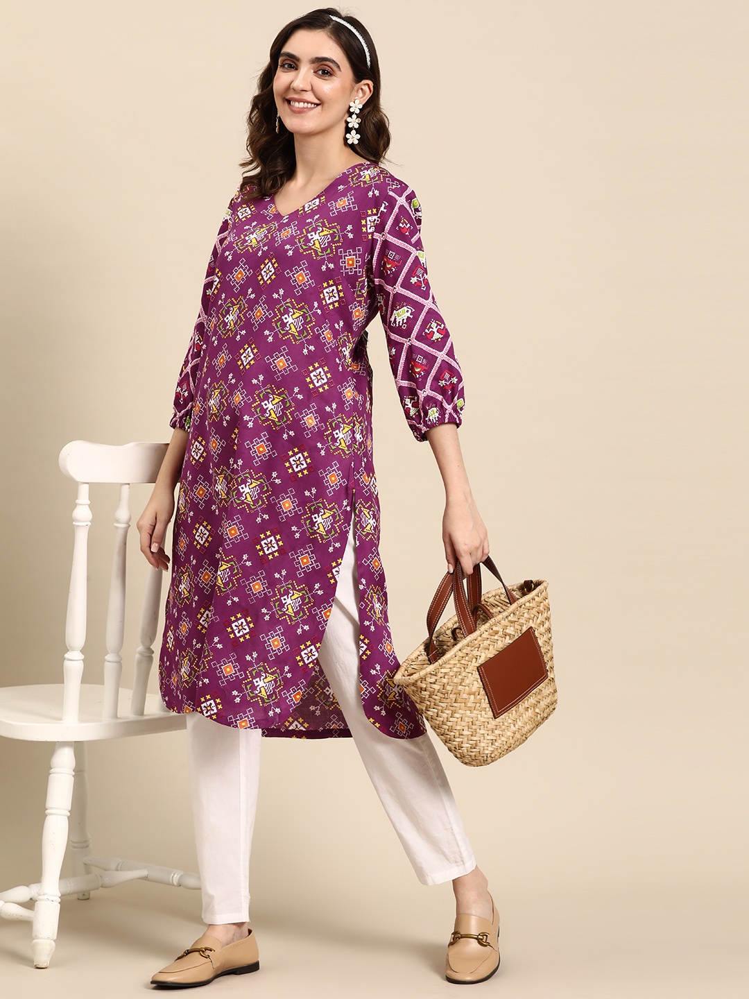 

Sangria Ethnic Motifs Printed V-neck Puff Sleeves Kurta, Purple