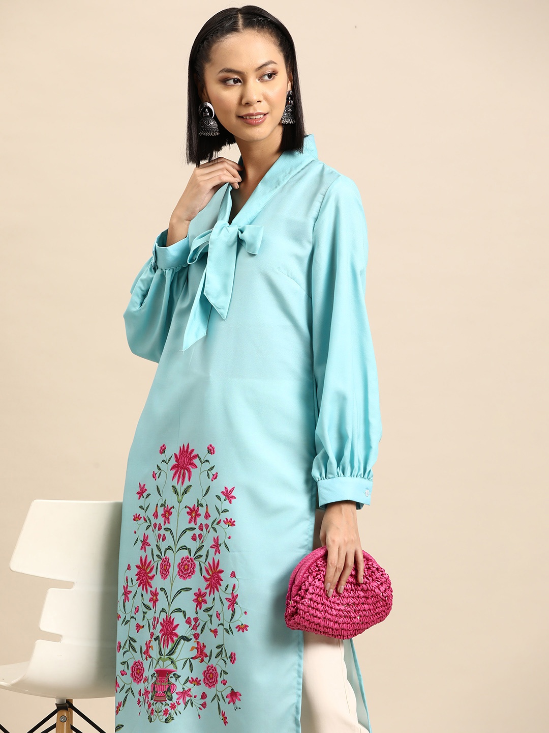 

Sangria Floral Printed Tie-Up Neck Kurta, Blue