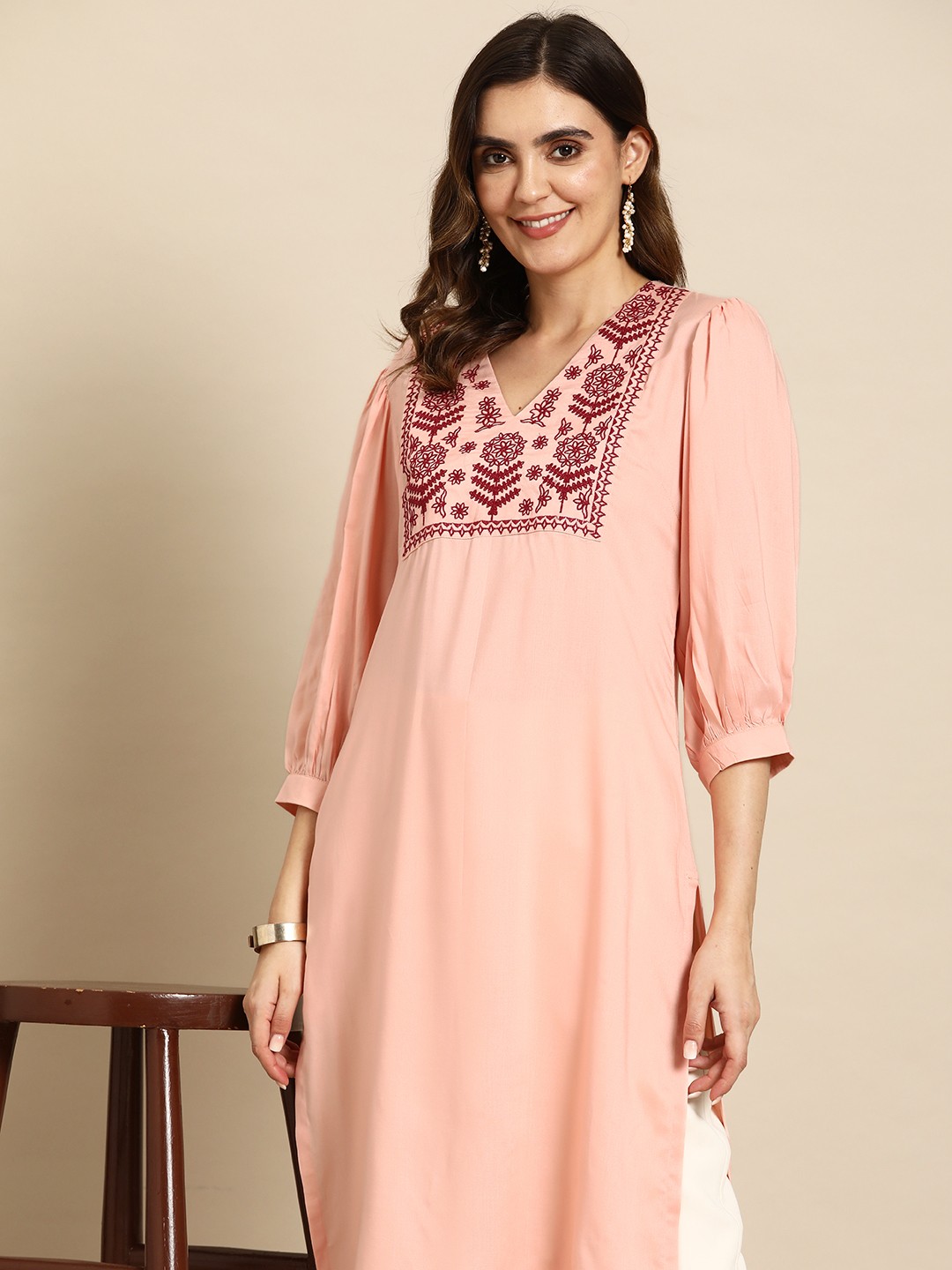 

Sangria Floral Embroidered Kurta, Pink