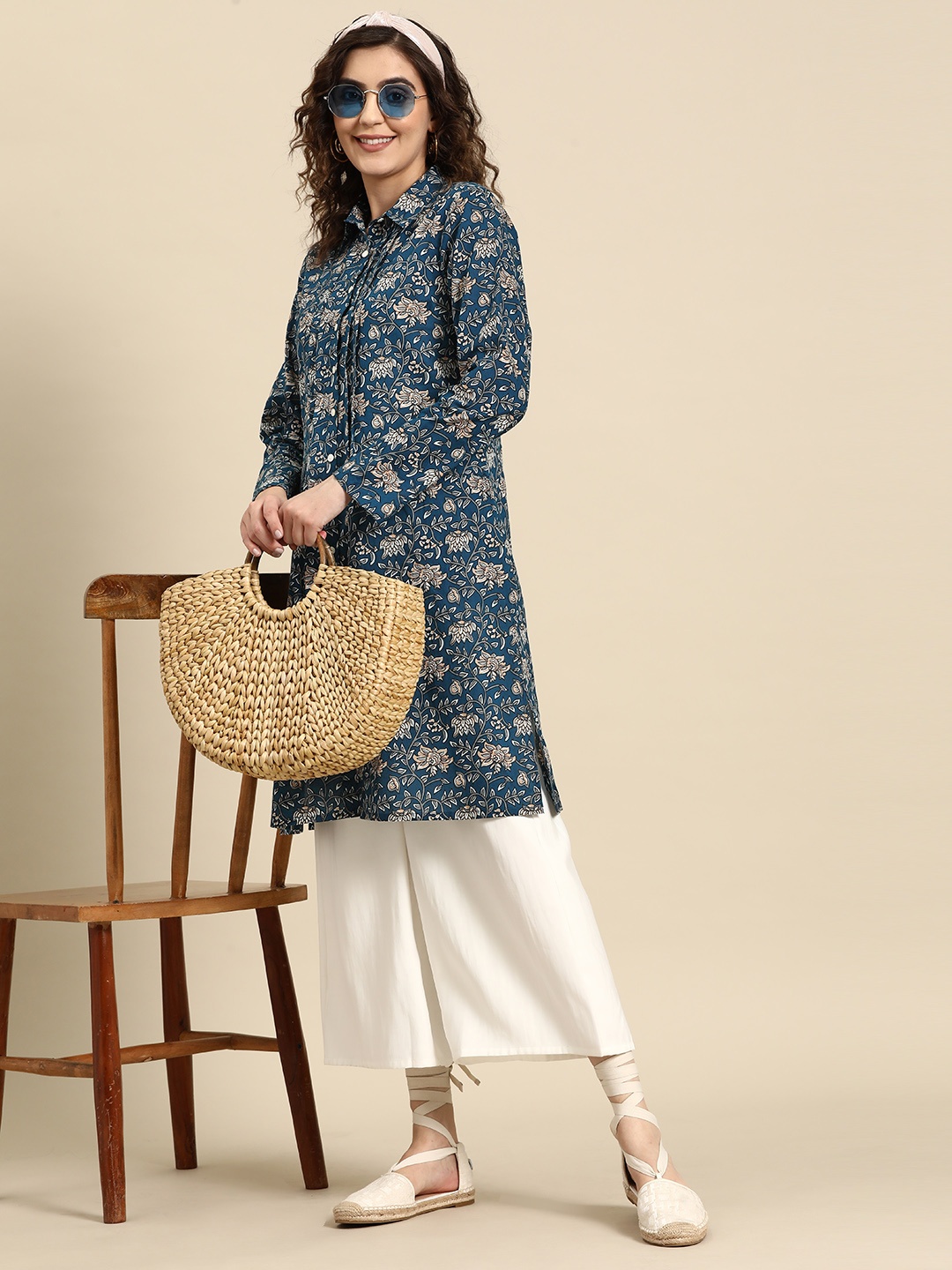 

Sangria Floral Printed Shirt Collar Pure Cotton Kurta, Navy blue