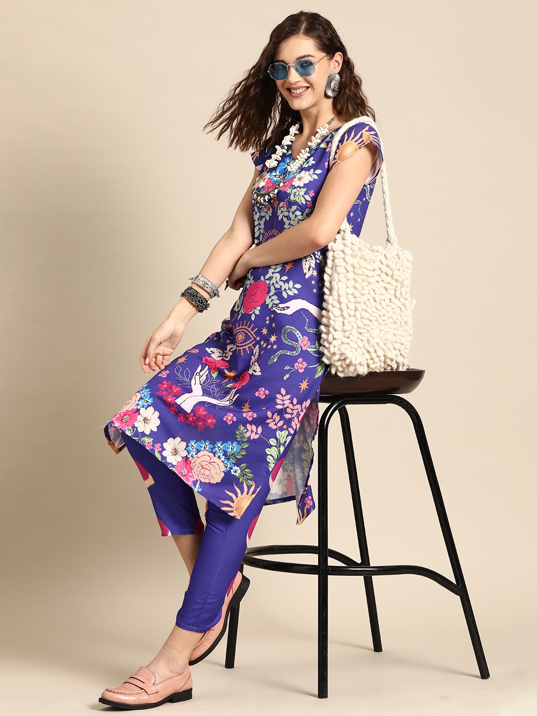 

Sangria Women Ethnic Motifs Printed Straight Kurta with Trousers, Purple