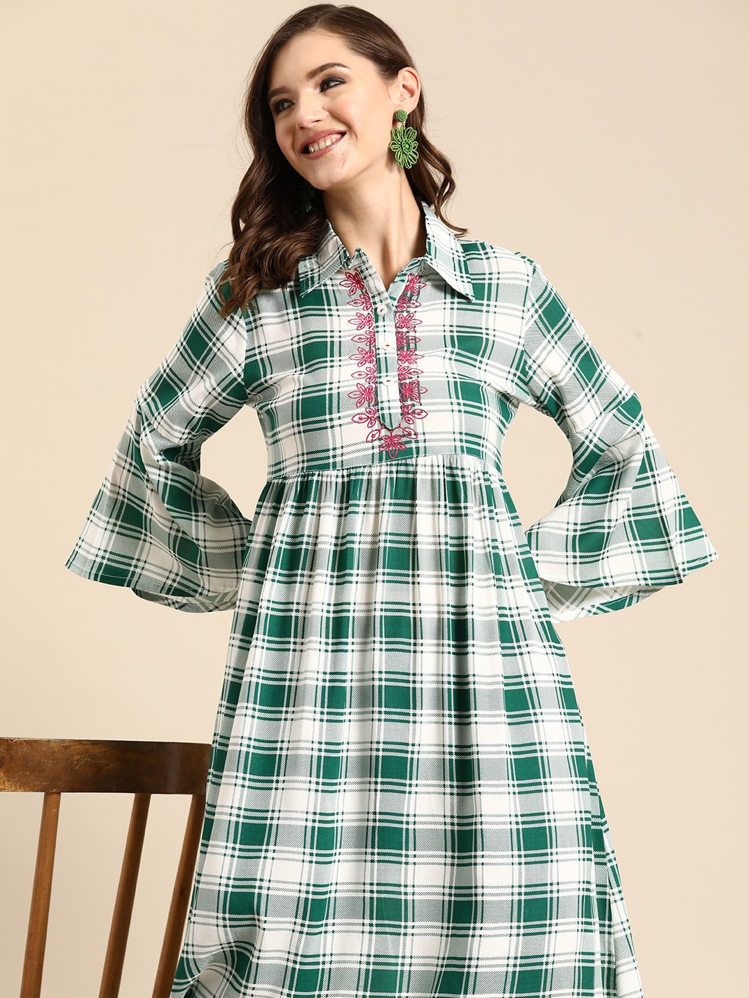 

Sangria Women Checked Thread Work Kurta, Green