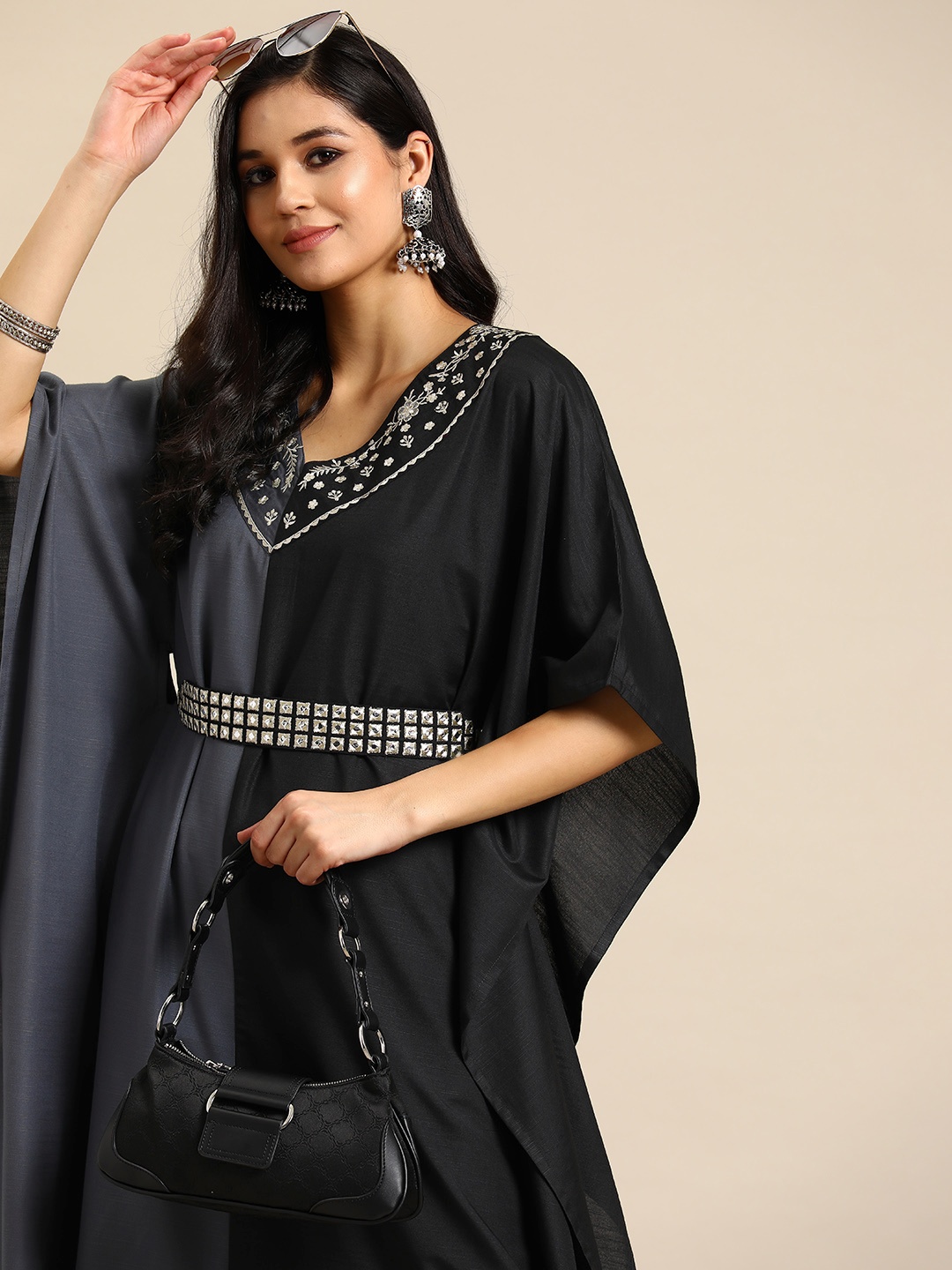 

Sangria Colourblocked Thread Work Kaftan Kurta, Black