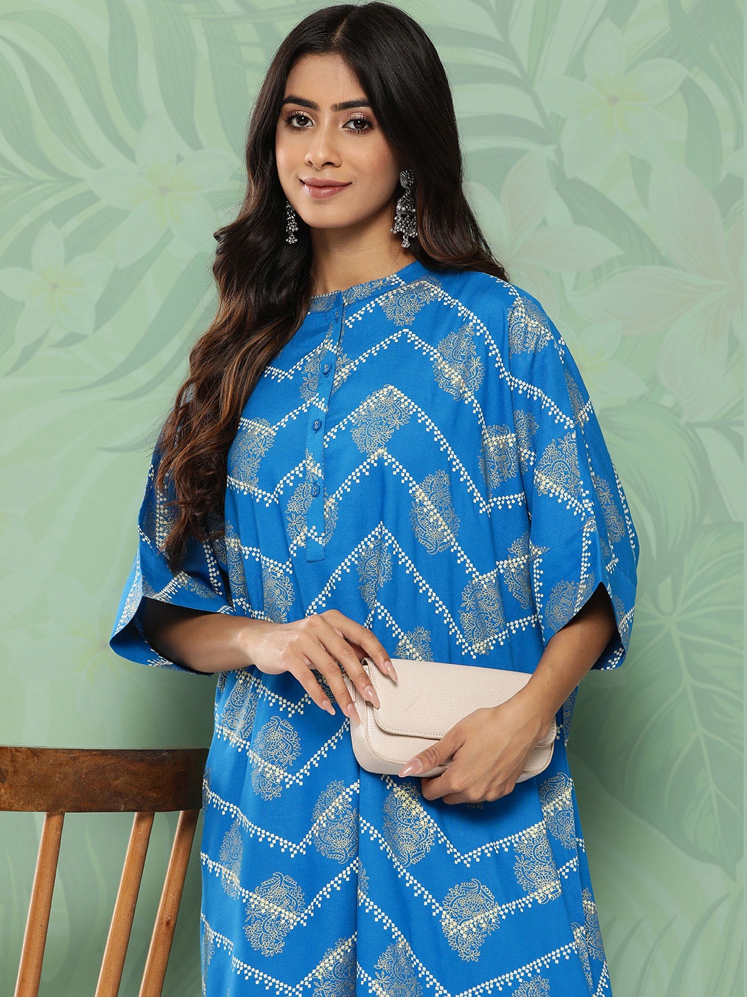 

Sangria Ethnic Motifs Printed A-Line Extended Sleeves Kurta with Palazzos, Navy blue