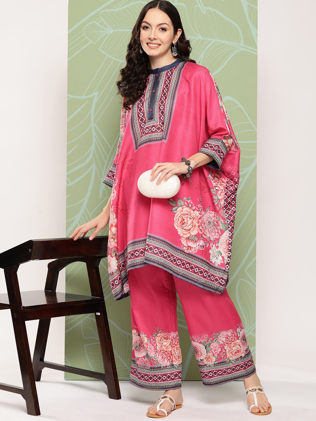 

Sangria Women Floral Printed Kaftan Kurta with Trousers, Pink