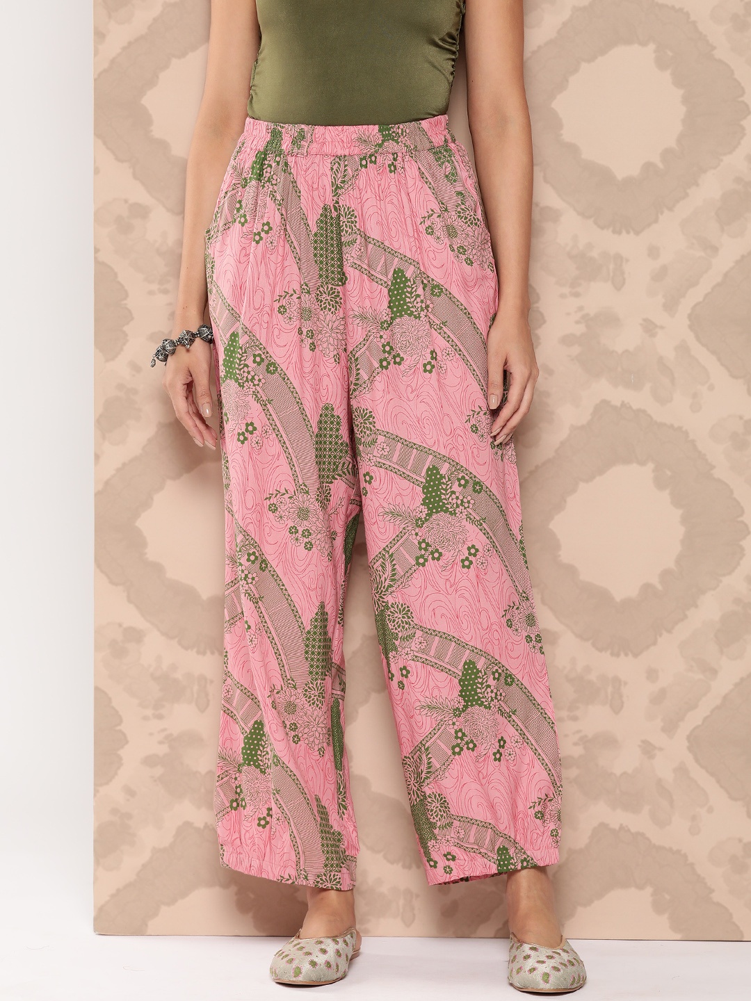

Sangria Women Floral Print Straight Fit Trousers, Pink