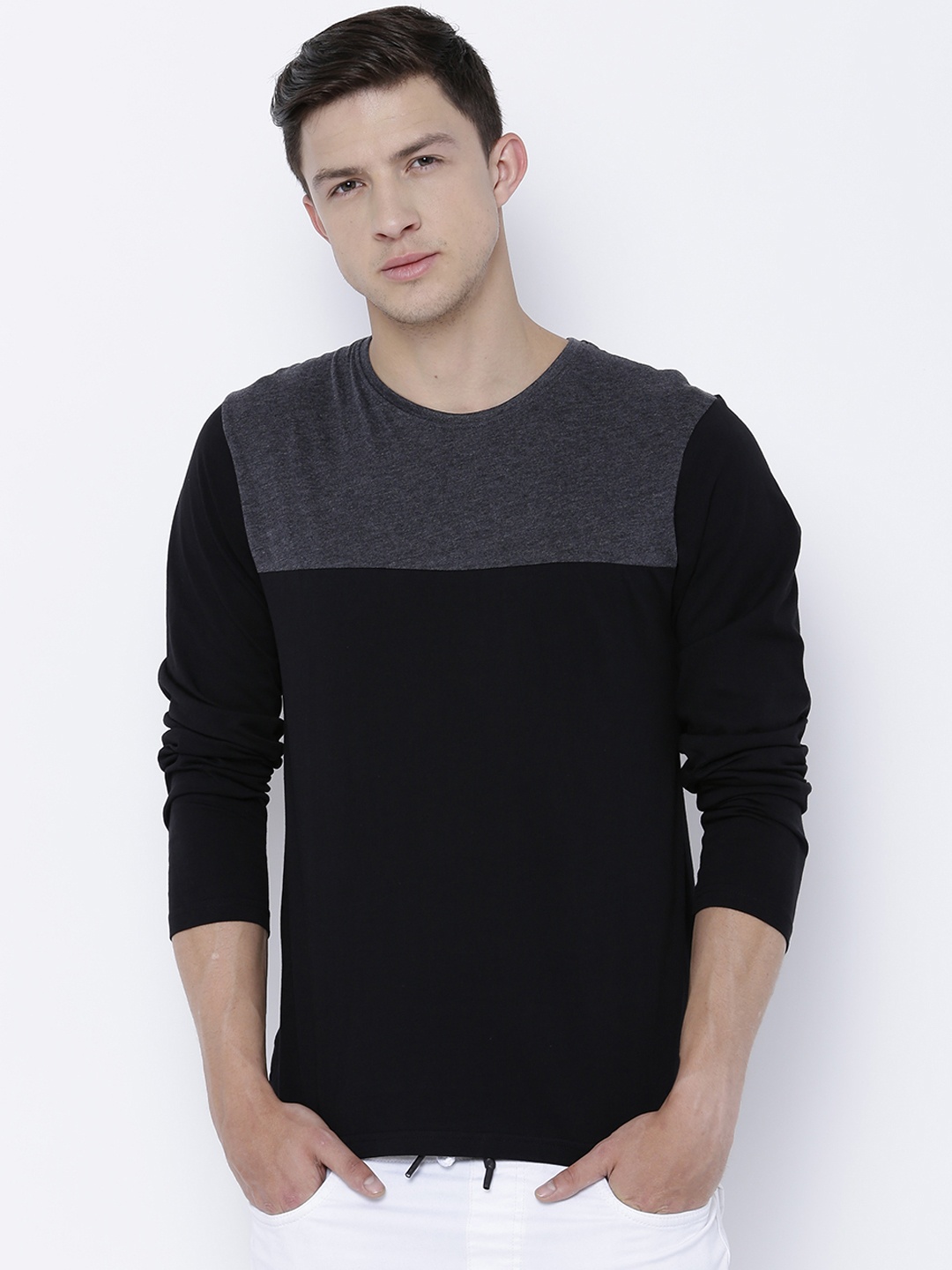 

HIGHLANDER Men Black & Charcoal Grey Colourblocked Round Neck T-shirt