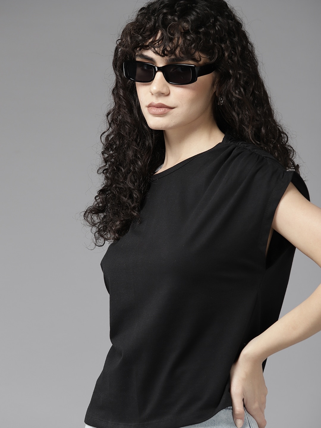 

Roadster The Lifestyle Co. Extended Sleeves T-shirt, Black