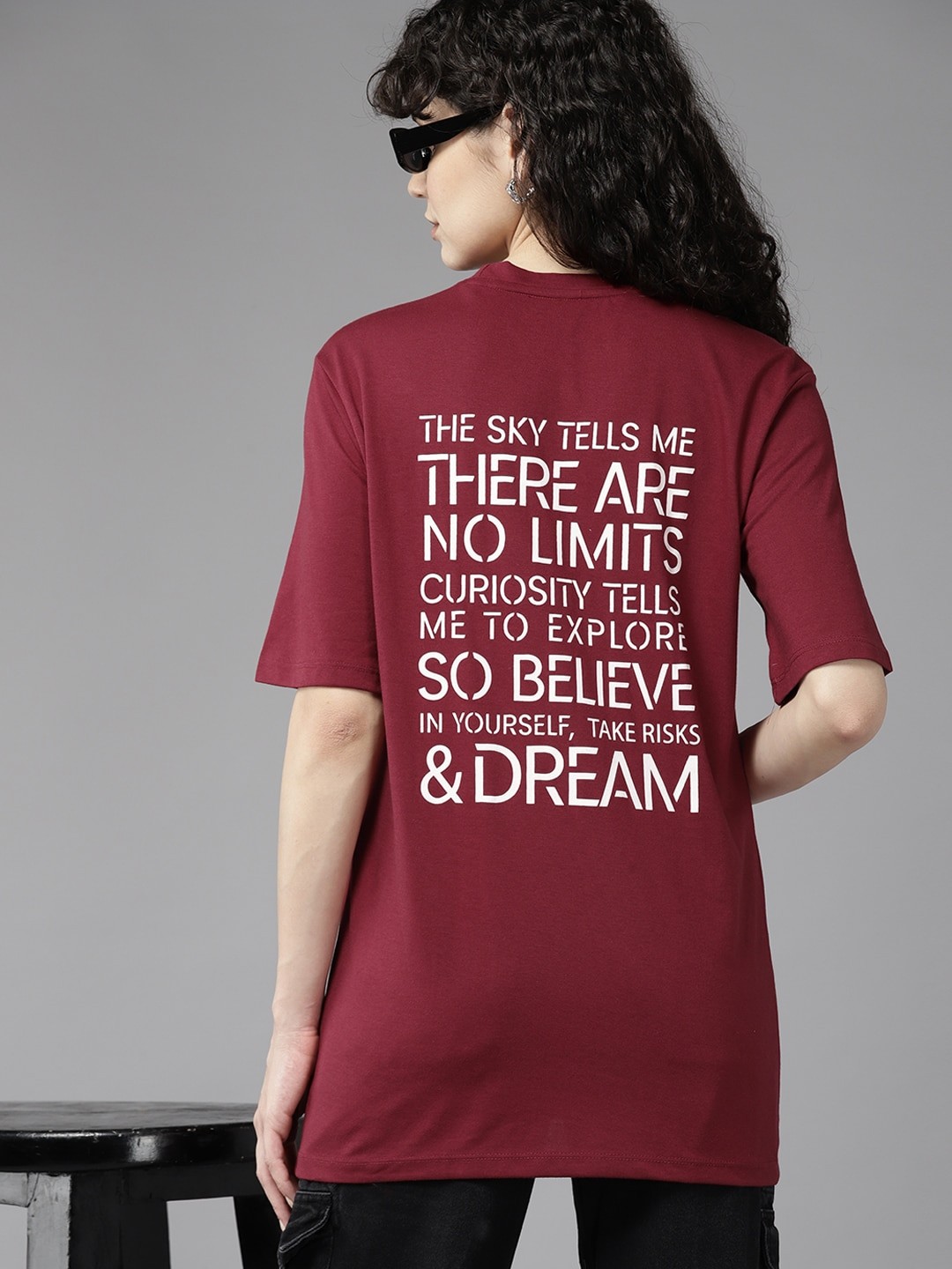 

The Roadster Lifestyle Co. Printed Back Oversized Drop-Shoulder Sleeves Oversize T-shirt, Maroon