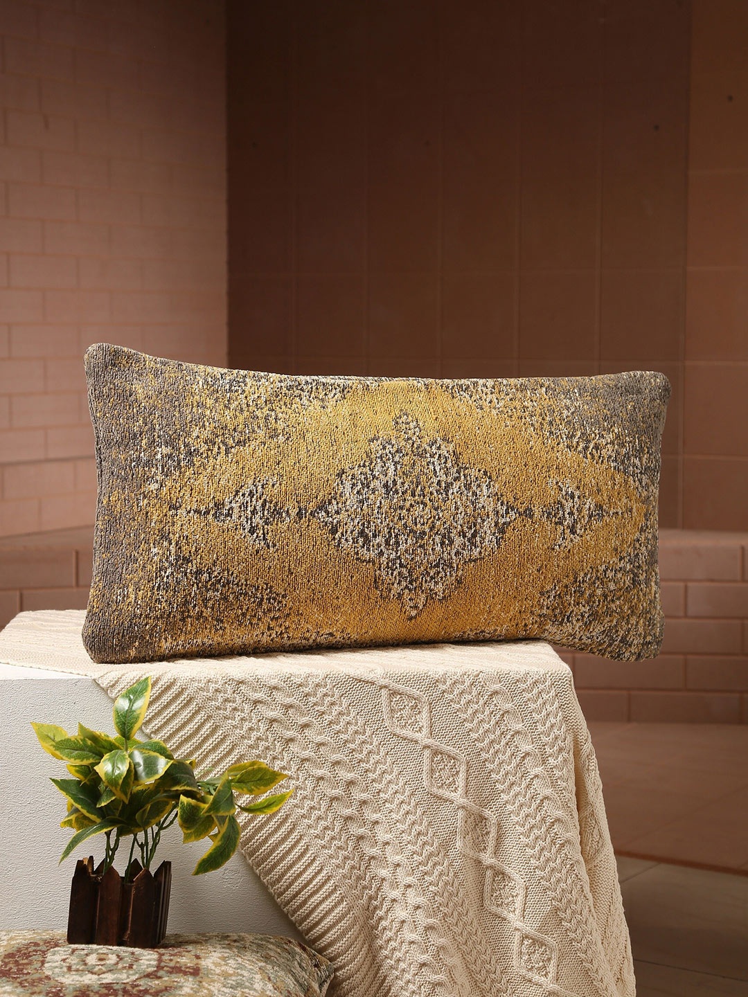 

Amoliconcepts Yellow & Grey Persian Motif Jacquard Chenille Cotton Rectangle Cushion Cover