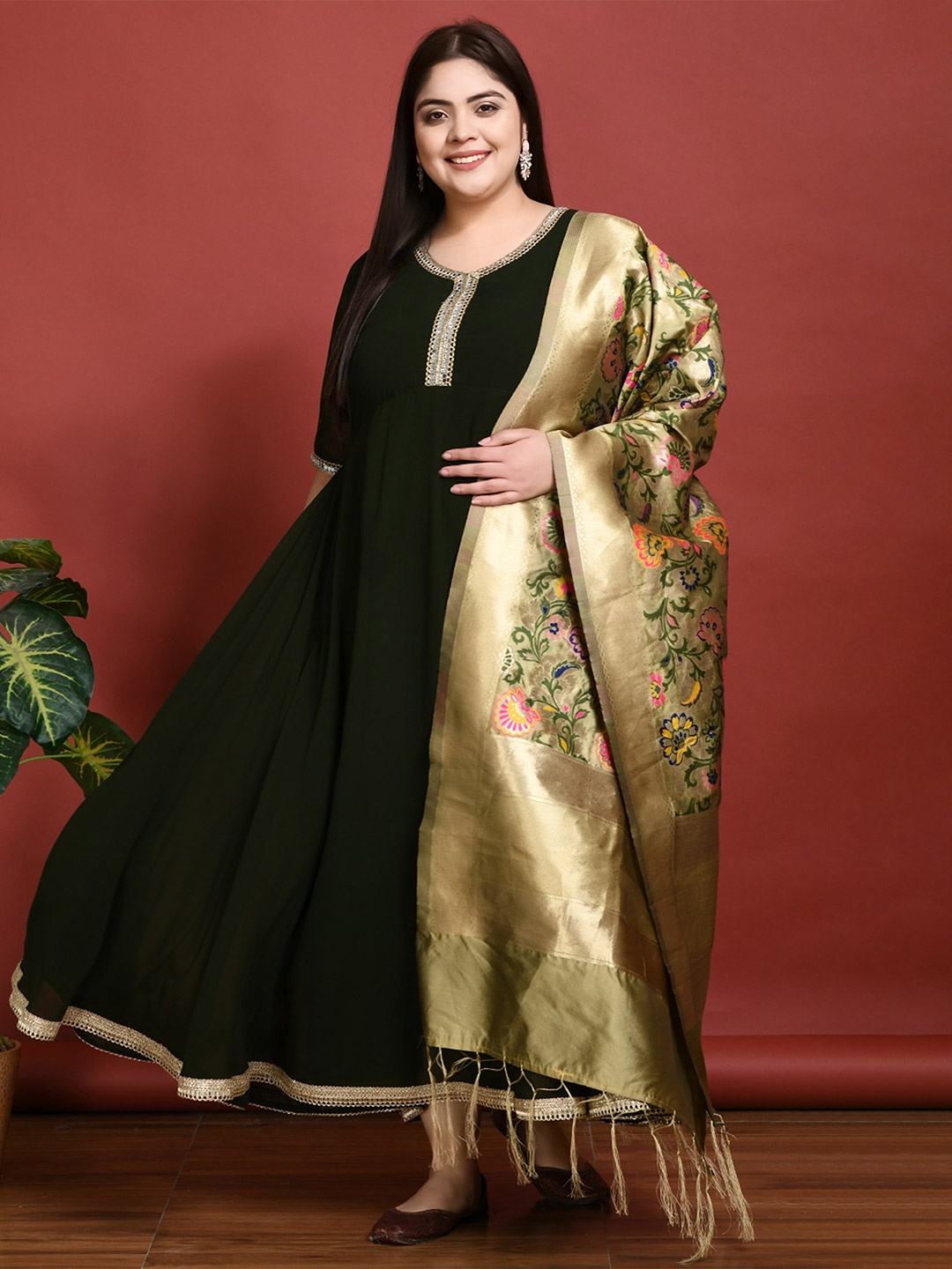 

PrettyPlus by Desinoor.com Banarasi Floral Woven Design Dupatta, Gold