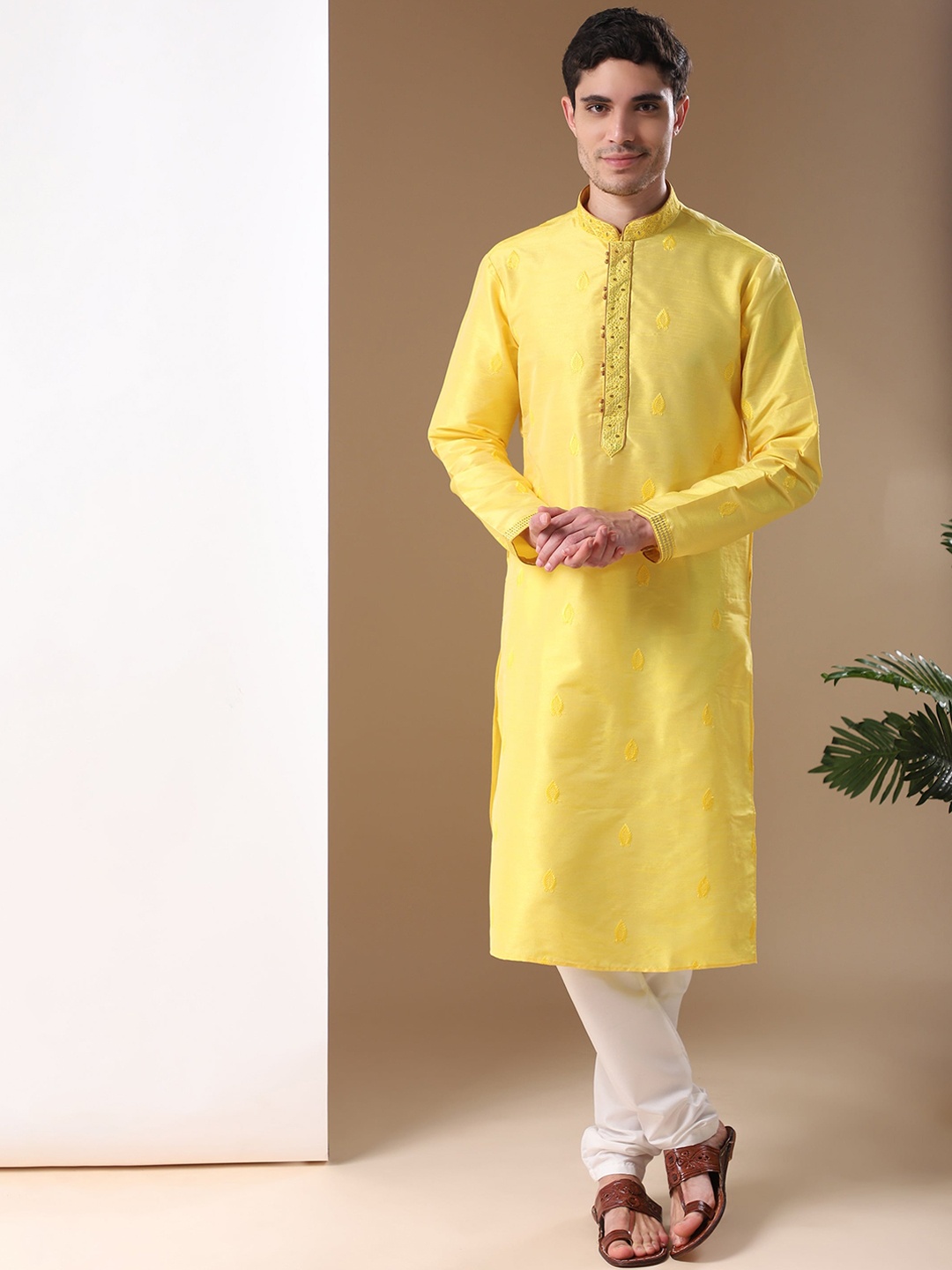 

GoStyle Ethnic Motifs Embroidered Pure Cotton Kurta with Churidar, Yellow