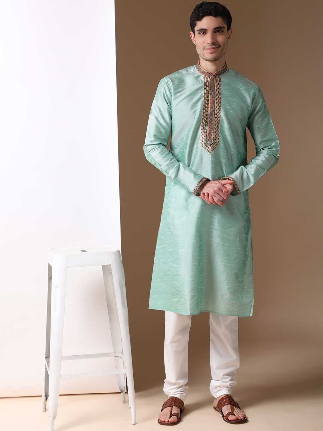 

GoStyle Mandarin Collar Embroidered Thread Work Pure Cotton Kurta with Churidar, Green