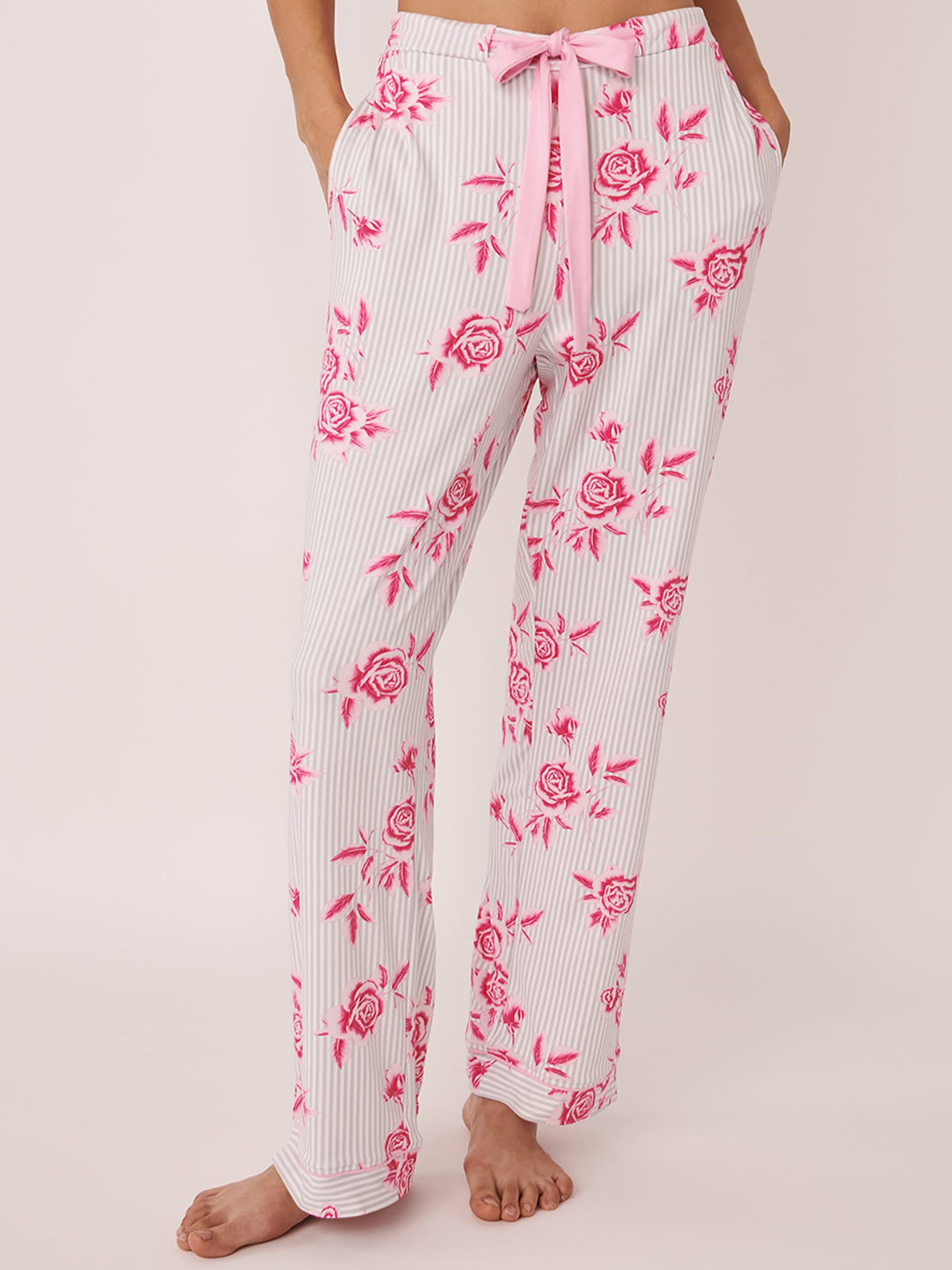 

La Vie en Rose Women Floral Printed Mid-Rise Lounge Pants, White
