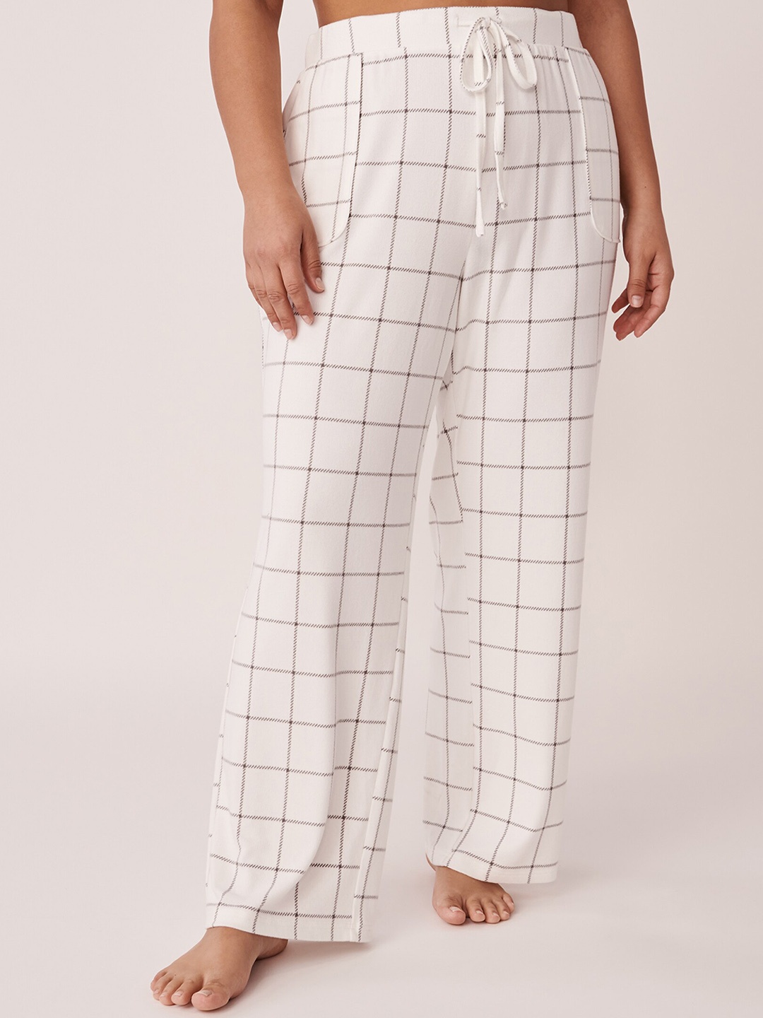 

La Vie en Rose Women Checked Lounge Pants, White