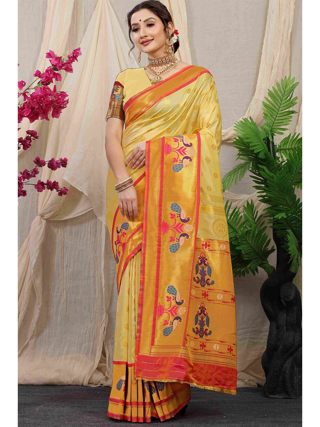 

Anaita Floral Woven Design Zari Pure Silk Banarasi Saree, Cream