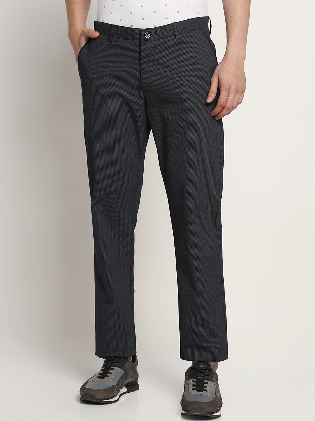 

Blackberrys Men Relaxed Chinos Trousers, Black