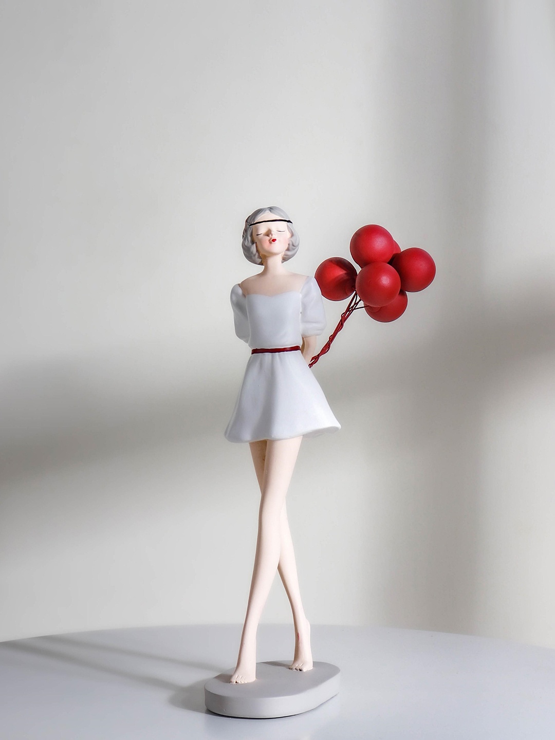 

Nestasia White Girl With Balloons Showpiece
