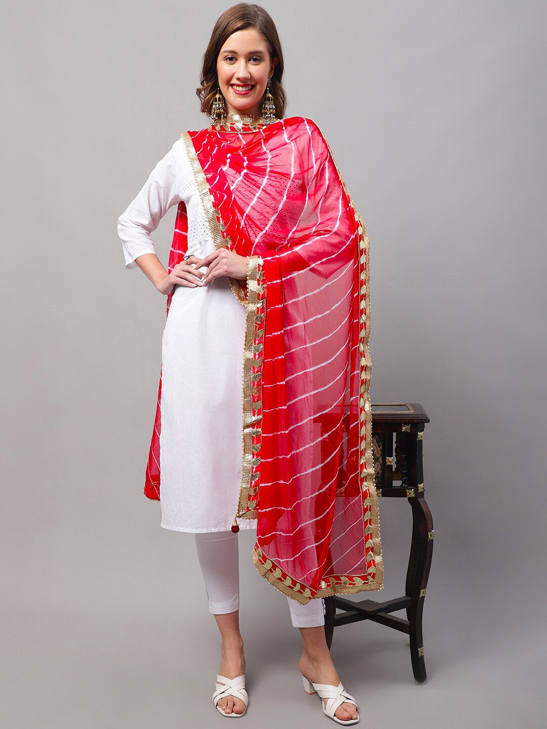 

LOOM LEGACY Leheriya Printed Gotta Patti Dupatta, Red