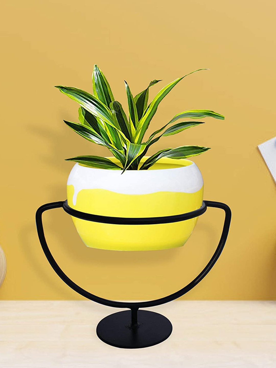 

TRUSTBASKET Black & Yellow Ceramic Planter With Metal Stand