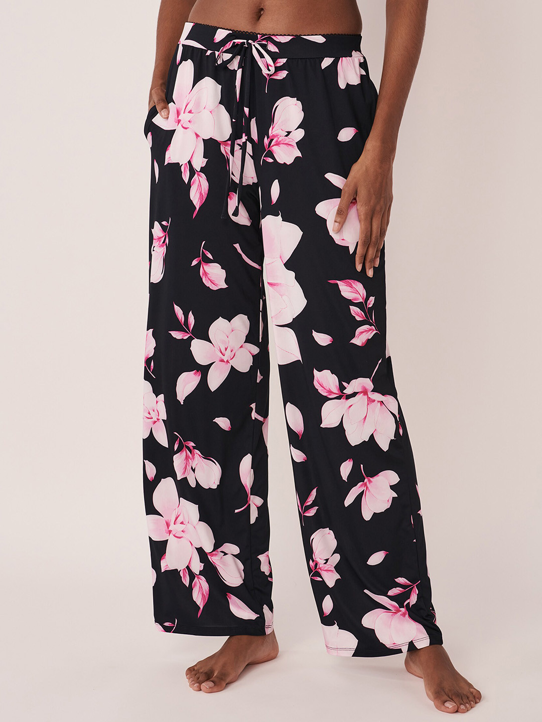 

La Vie en Rose Women Printed Straight Lounge Pants, Black