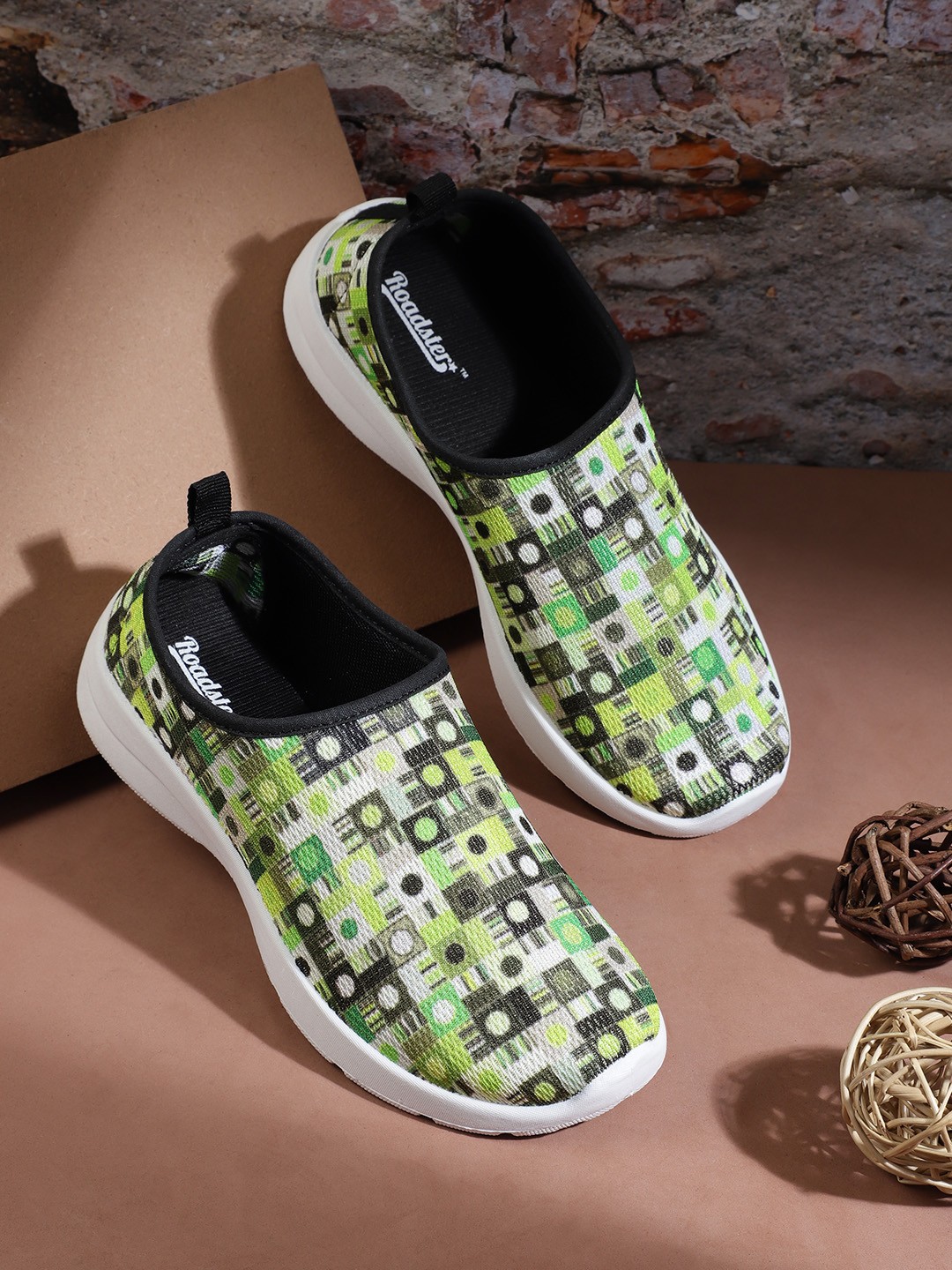 

Roadster Women Geometric Printed Slip-On Sneakers, Green